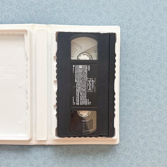 Mary Poppins VHS w/ Booklet & Inserts | Disney Masterpiece | 1990s - Picture 7 of 9